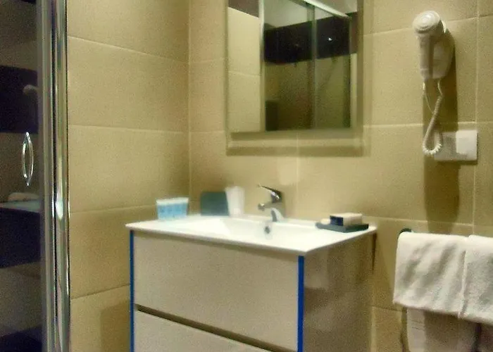 Dea בית הארחה 2*