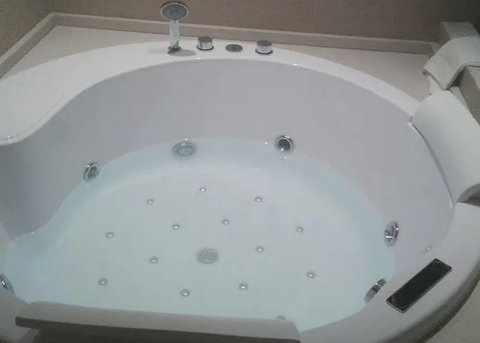 Dea בית הארחה 2*